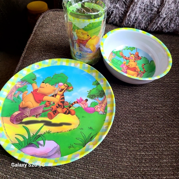 Winnie the Pooh 3 piece dinnerware sets - Picture 2 of 3